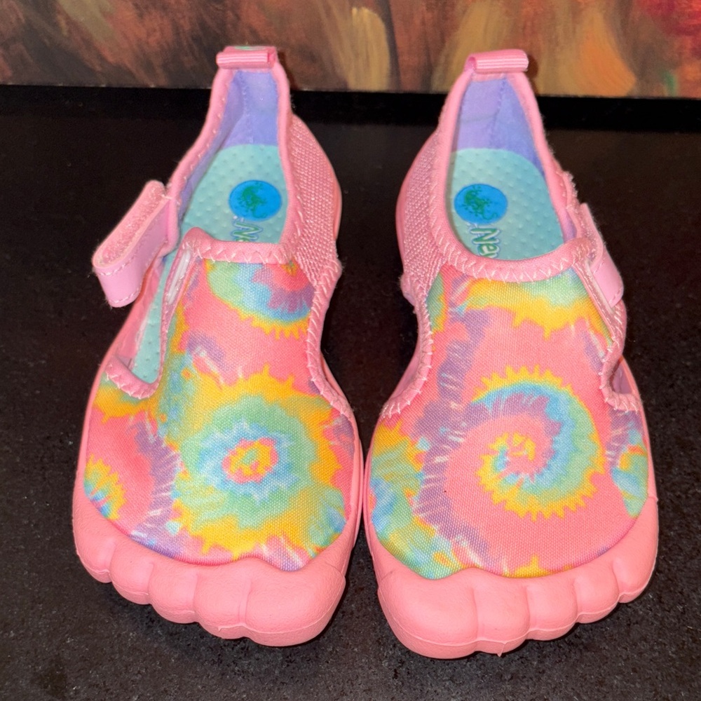 NWOT girls shoes 9/10 Newtz